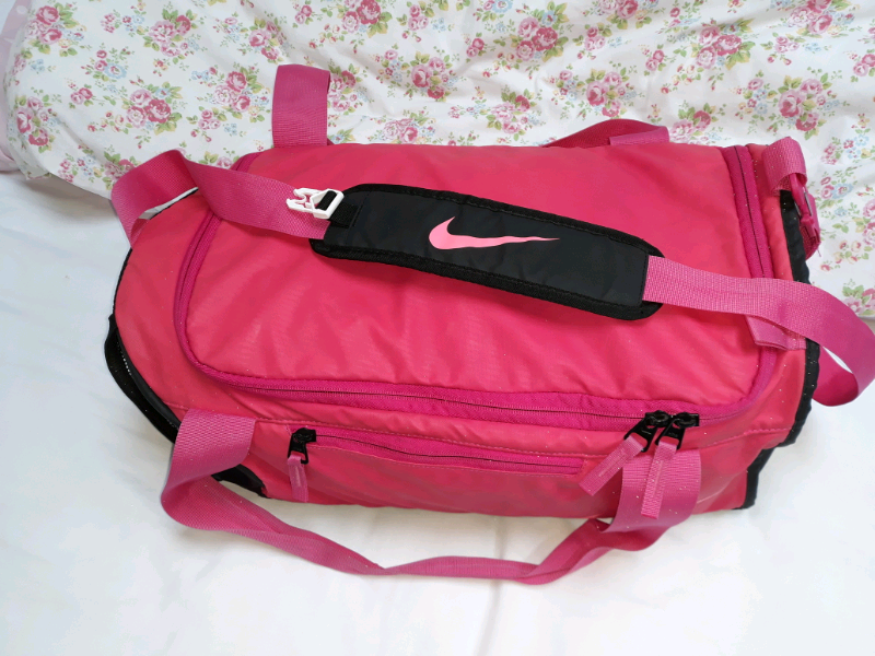 pink nike holdall
